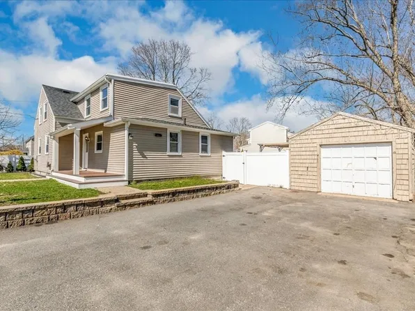 48 E Main St, Middleboro, MA 02346