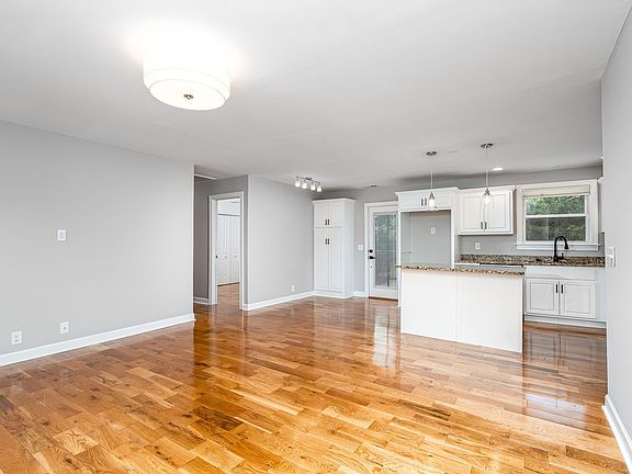 3rd image of 143 Evergreen Cir