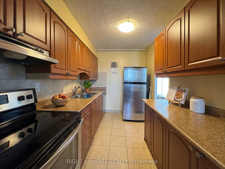 1050 Stainton Dr #201 — Photo 5