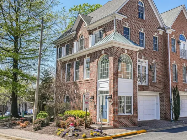 1334 Lessard Ln, McLean, VA 22101