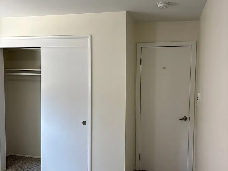 Jennifer Ryan Apartments — Photo 22