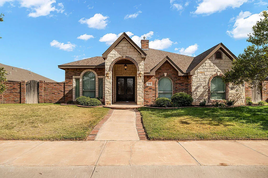 4 bed, 3.0 bath, 2778 sqft, $4,000 — Photo 2