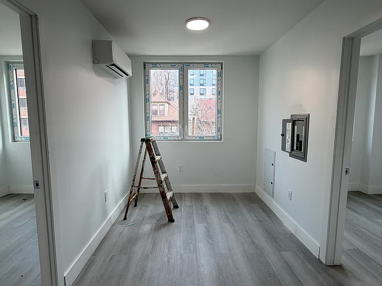 1641 Undercliff Ave #5D — Photo 4