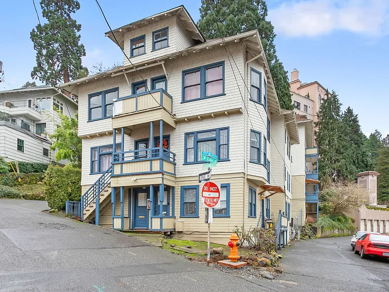 1 Bedroom with den close to SW! Walking distance to Providence Park! — Photo 29