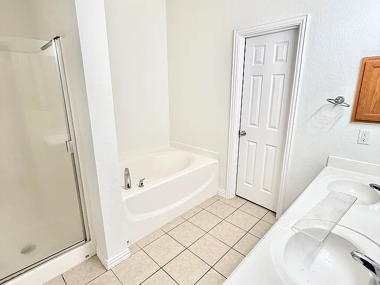706 Creekview Dr — Photo 9
