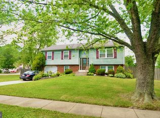 2 Danbury Dr, Sicklerville, NJ 08081