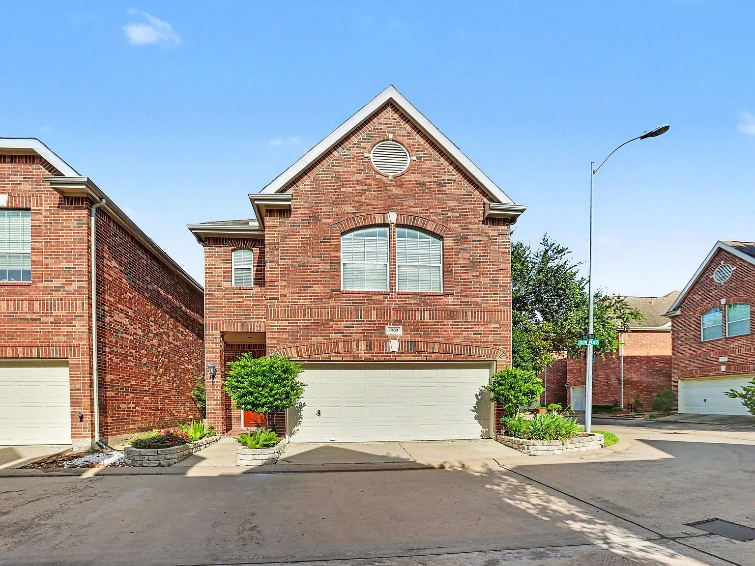 3 bed, 3.5 bath, 3240 sqft, $2,800 — Photo 1