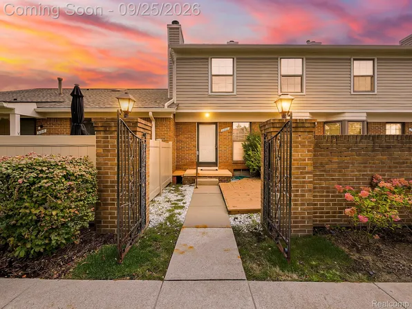 31008 Country Blf, Farmington, MI 48331