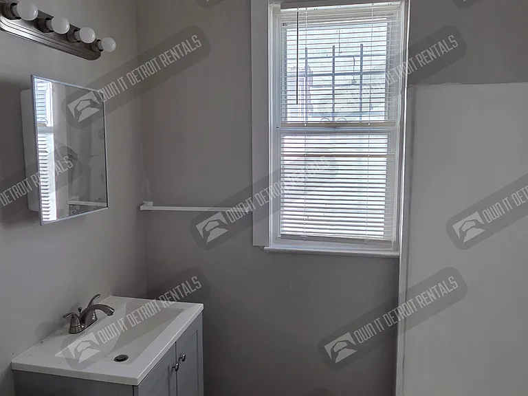 5571 Fairview St — Photo 17