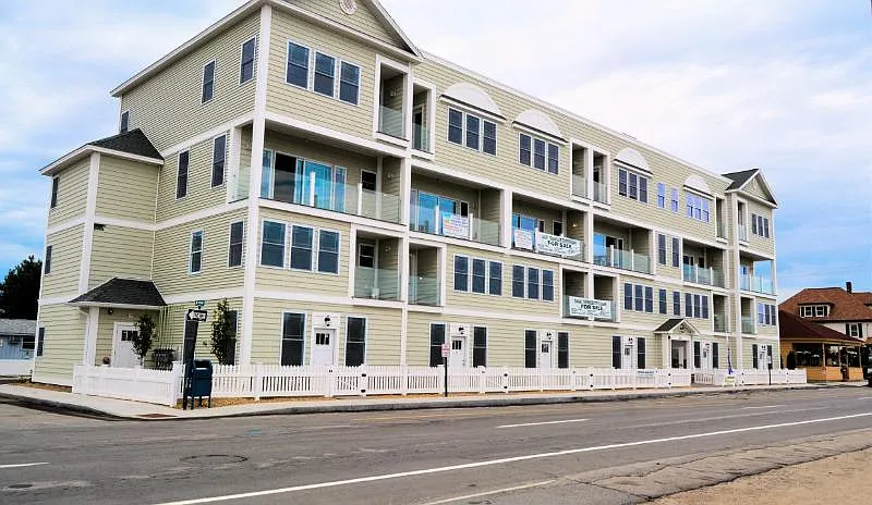 33 Ocean Blvd #10