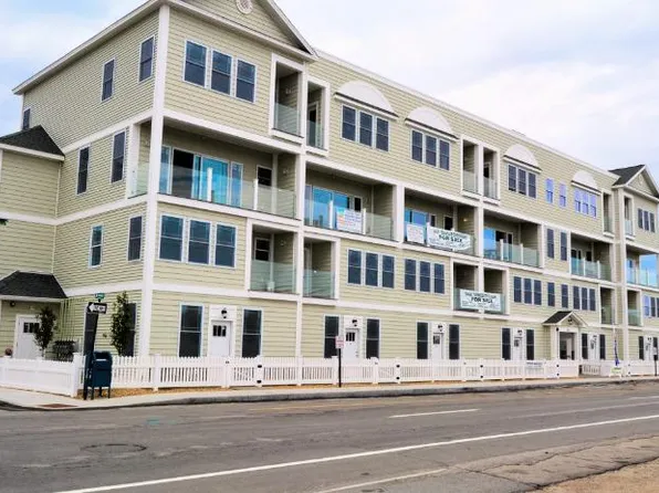 33 Ocean Blvd #10, North Hampton, NH 03862