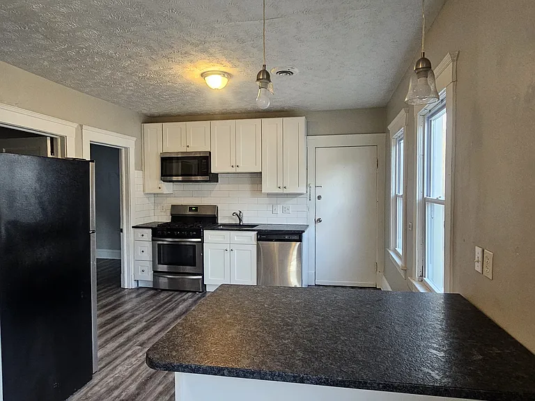 2810 York Ave #UP — Photo 2