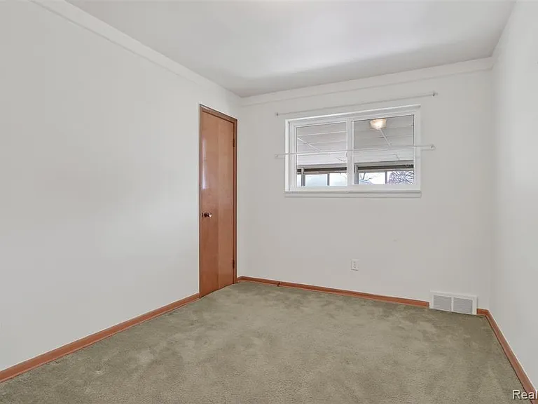 11480 Hanford Dr — Photo 13