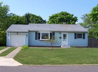 116 Circle Dr S, East Patchogue, NY 11772