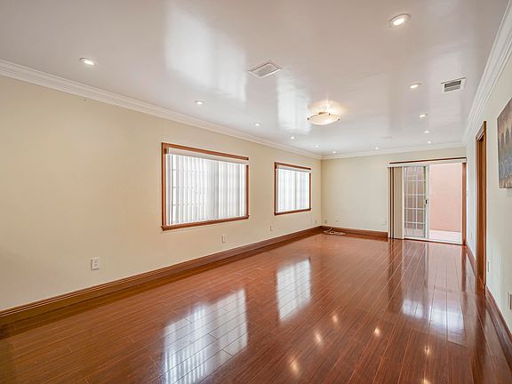 4th image of 60 Loehr St