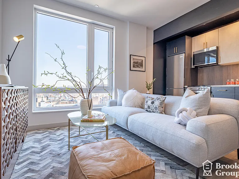 26 Sherman Ave #5E — Photo 2