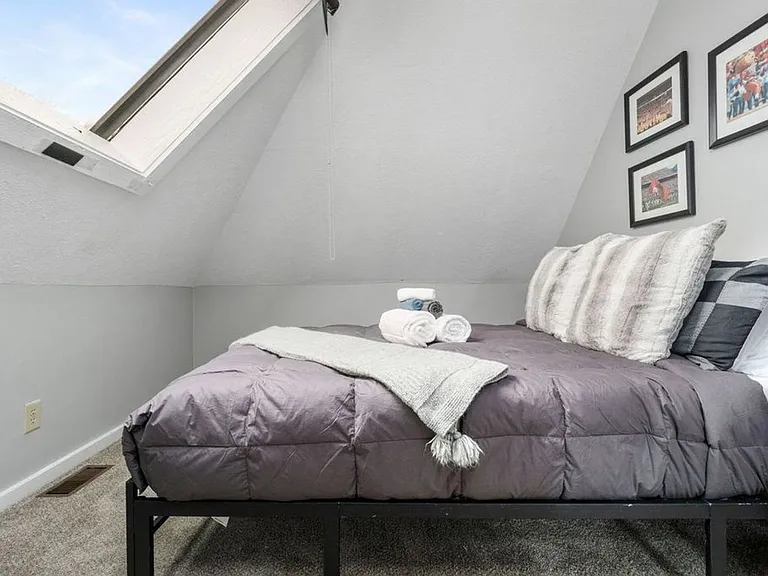 1373 Indianola Ave — Photo 25