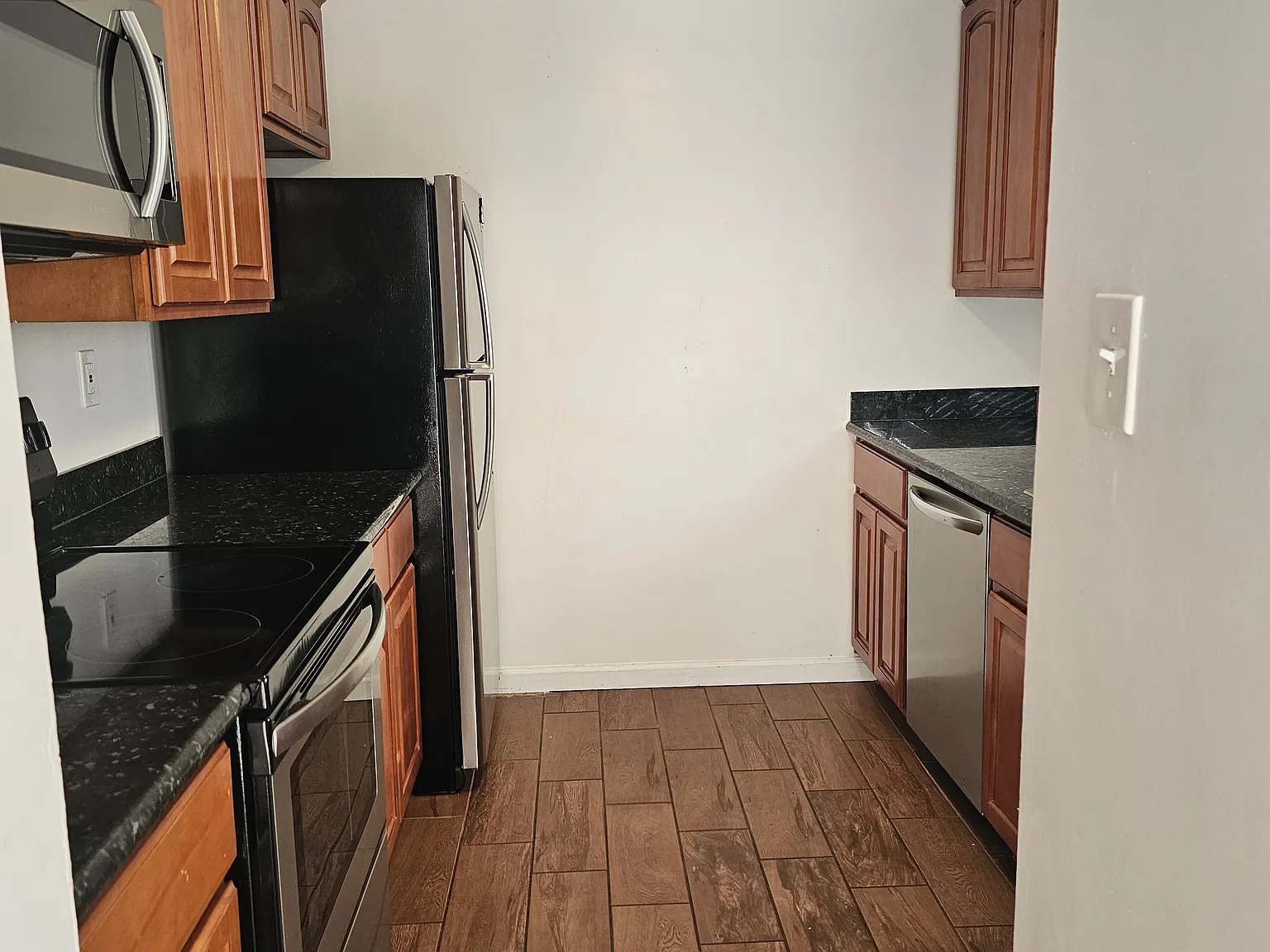 2 bed, 944 sqft, $2,500 — Photo 3