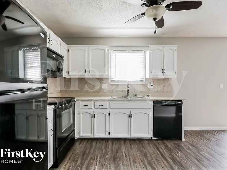 7119 N Shannon Ave — Photo 6