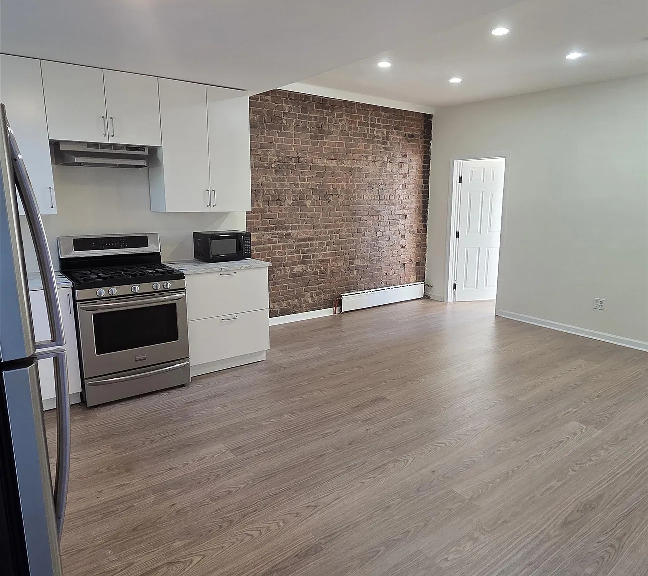2 bed, 1.0 bath, $2,400 — Photo 1