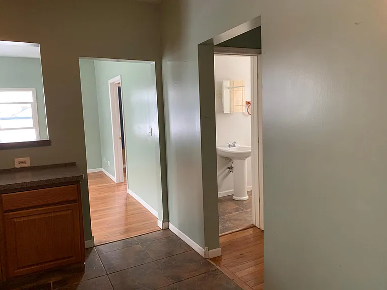 124 Washington St #B — Photo 4