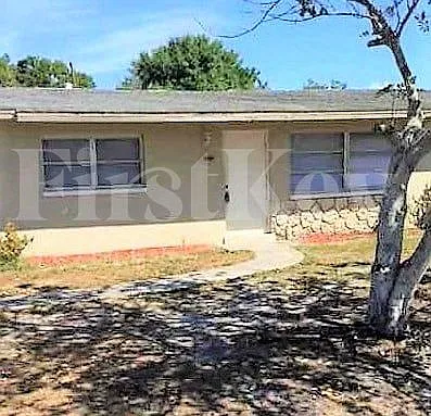 3 bed, 2.0 bath, 1100 sqft, $2,020 — Photo 1