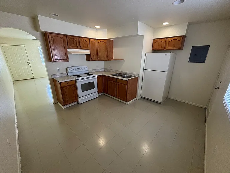 125 E Cactus St #C — Photo 4