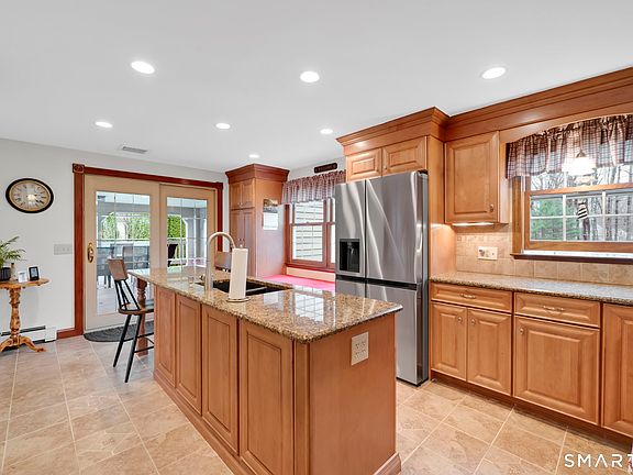 4th image of 46 Riverside Drive