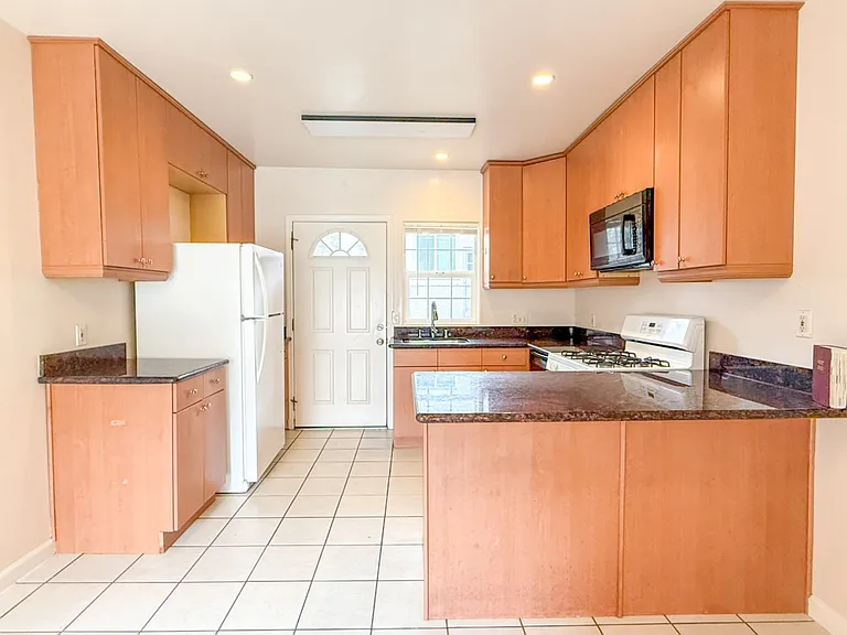 2239 Haste St #2239 — Photo 2