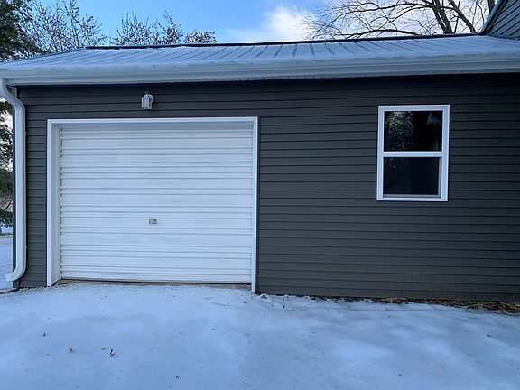3rd image of 606 East Ave