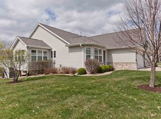 4025 N Willowbend Rd NE, Cedar Rapids, IA 52411