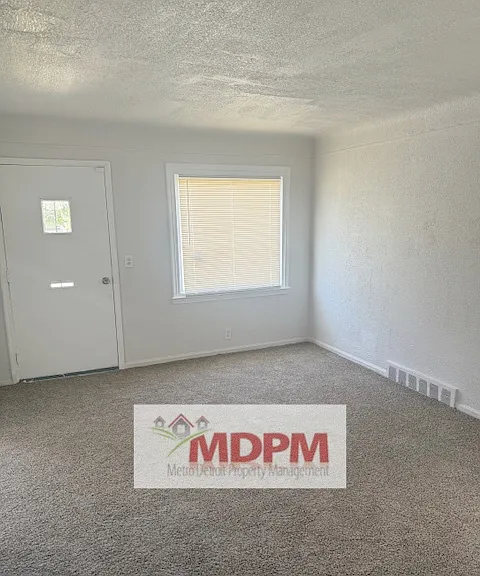 12210 Longview St — Photo 3