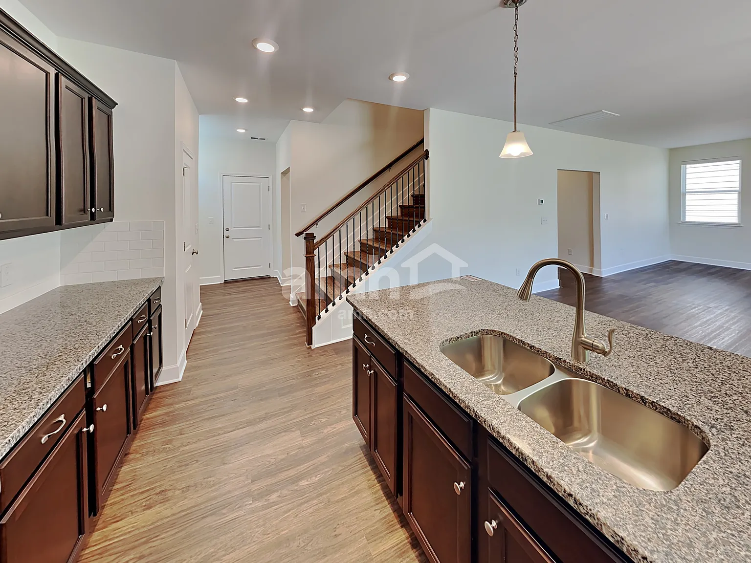 5 bed, 3.0 bath, 2596 sqft, $2,815 — Photo 3