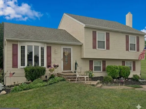 129 Independence Dr, Morrisville, PA 19067