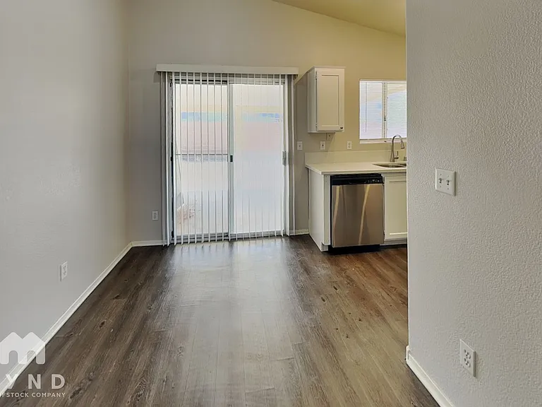 2858 Mount Hope Dr — Photo 8