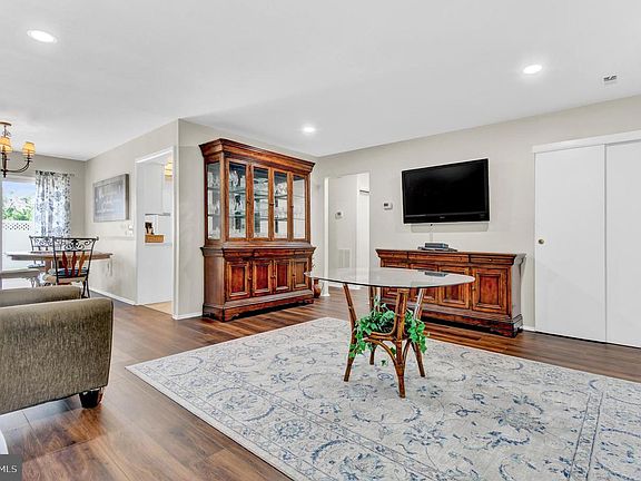 4th image of 15200 Hyde Park Dr #36-A