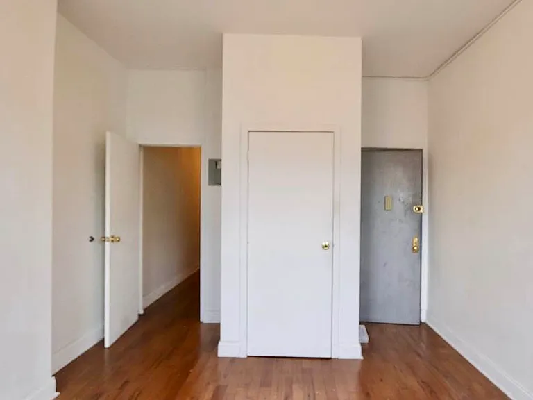 311 Troutman St #2R — Photo 6
