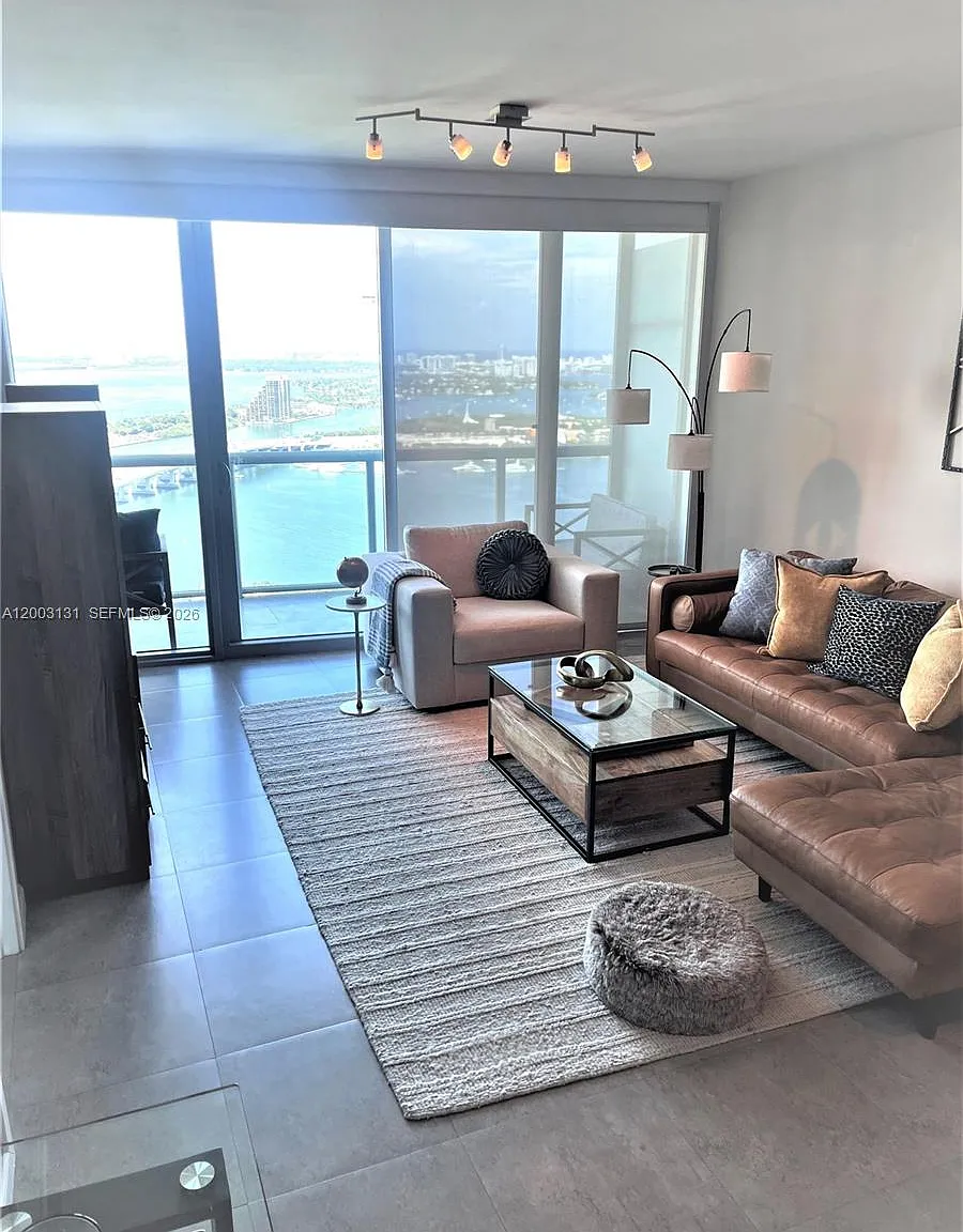 Marinablue Condo — Photo 2