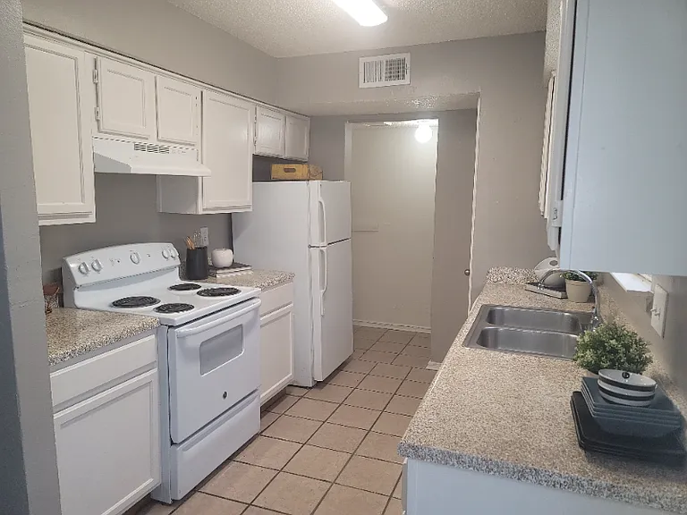 4038 Walnut Park Cir — Photo 5