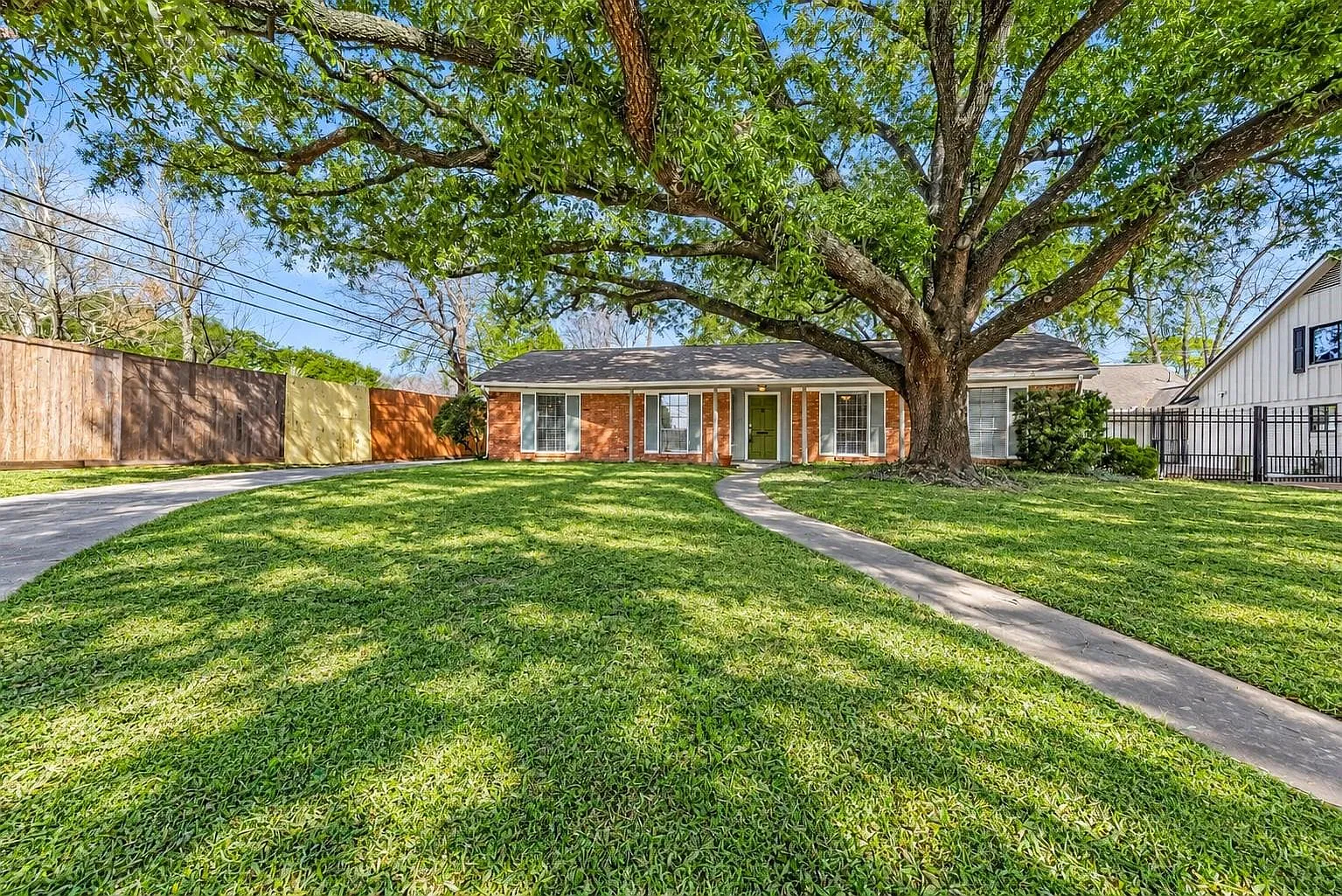 3 bed, 2.0 bath, 2012 sqft, $3,200 — Photo 4