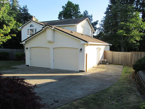 2nd image of 2927 NE 95th St
