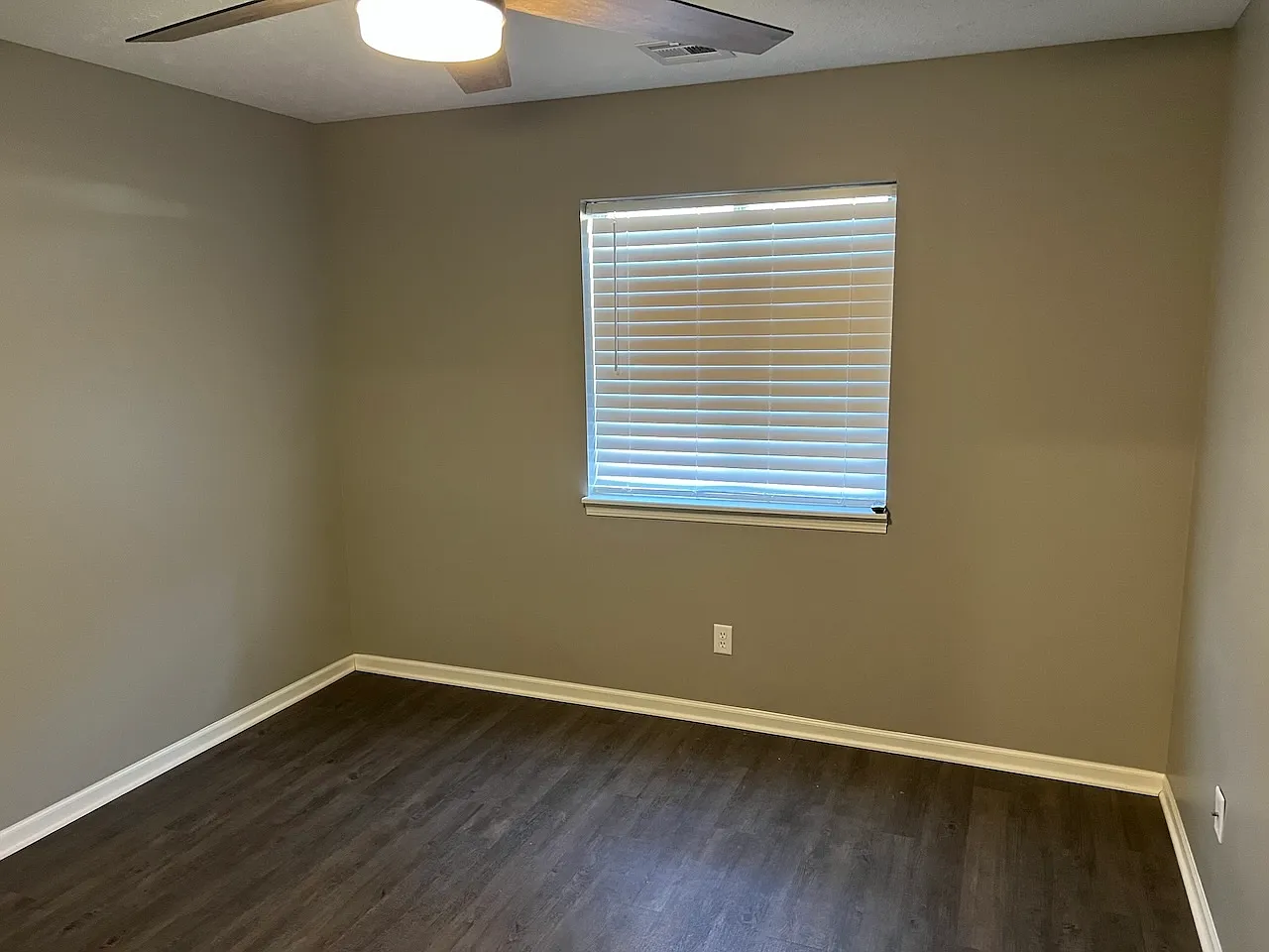 2 bed, 900 sqft, $1,050 — Photo 4