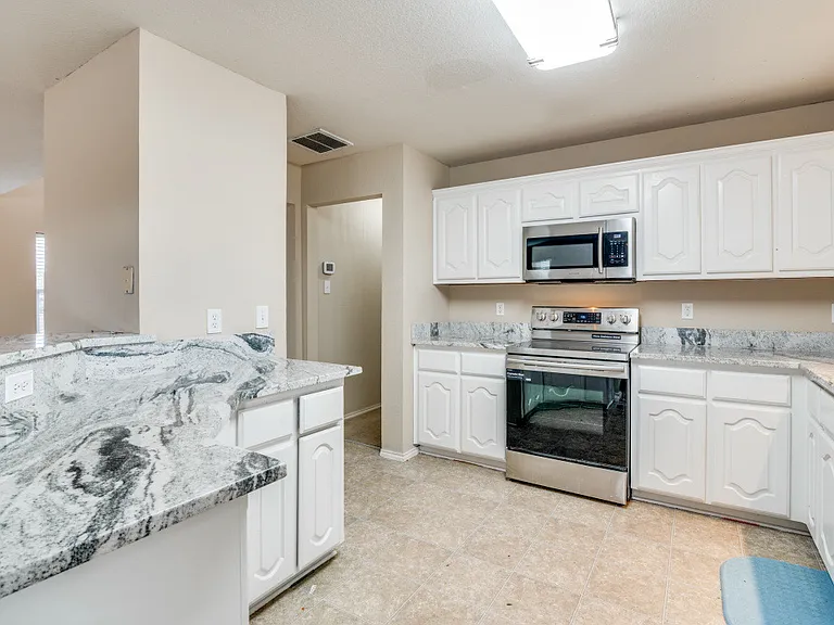 2725 Marsha Ln — Photo 8
