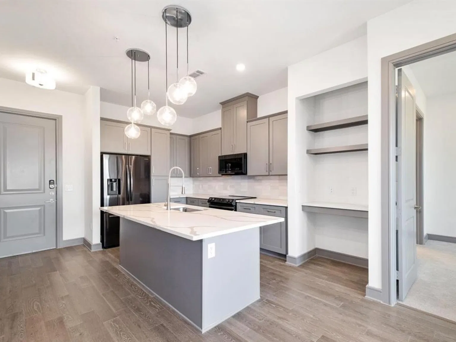 2 bed, 1151 sqft, $2,100 — Photo 1