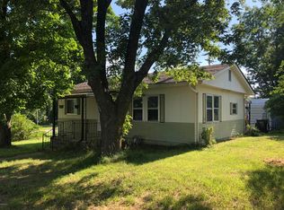 212 S Main St, Alba, MO 64830