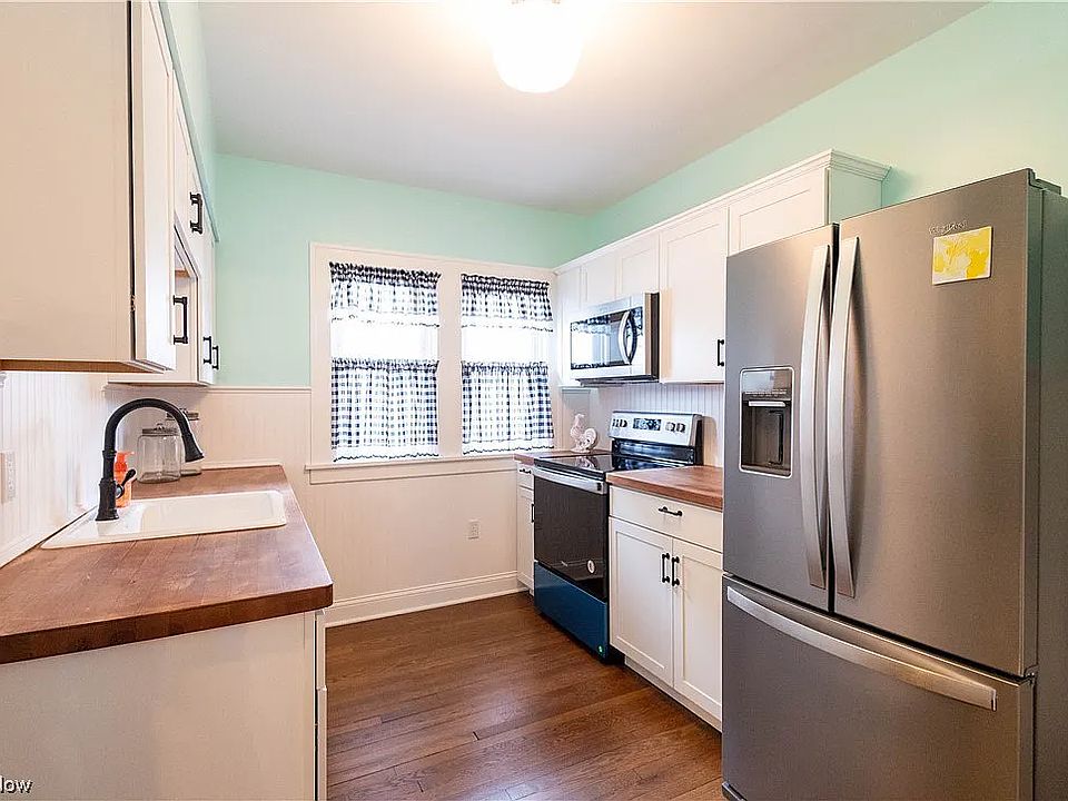 1st image of 1672 Victoria Ave