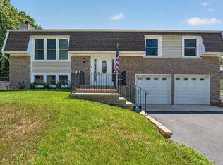 4 Devon Ct, Bolingbrook, IL 60440