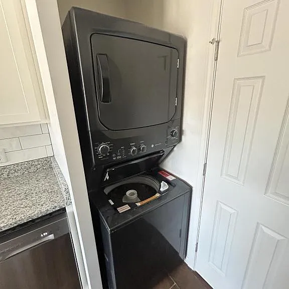 1001 Lewis Dr — Photo 5