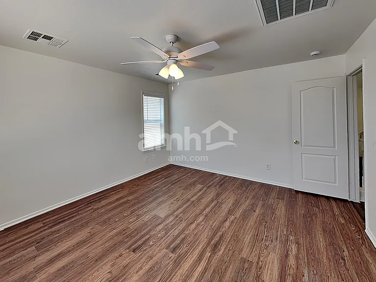 2919 S 71st Dr — Photo 9