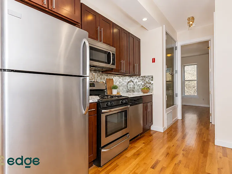 71 Wilson Ave #2R — Photo 2